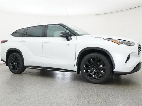 New 2026 Toyota Highlander AWD image 28