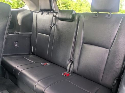 Used 2023 Toyota Highlander XLE AWD/4WD image 18