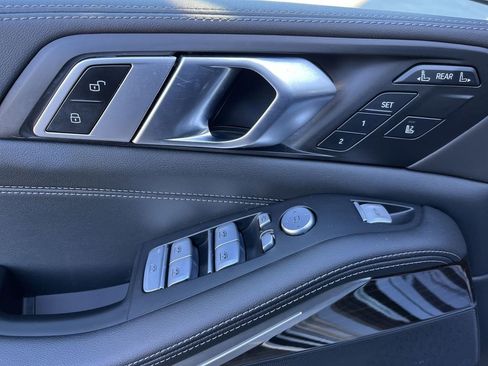 Certified 2024 BMW X7 xDrive40i w/ M Sport Package image 13