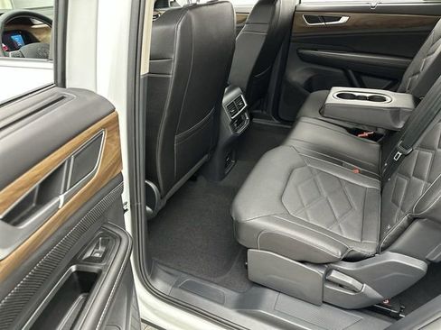 Certified 2025 Volkswagen Atlas SE image 23