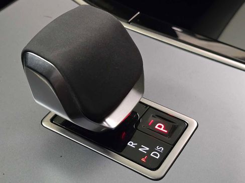 Certified 2025 Land Rover Range Rover Velar S image 30