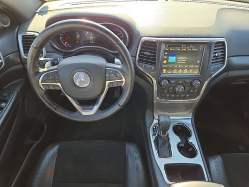 Used 2017 Jeep Grand Cherokee Altitude RWD image 14