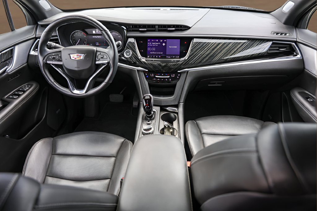 Certified 2025 Cadillac XT6 Premium Luxury FWD image 28