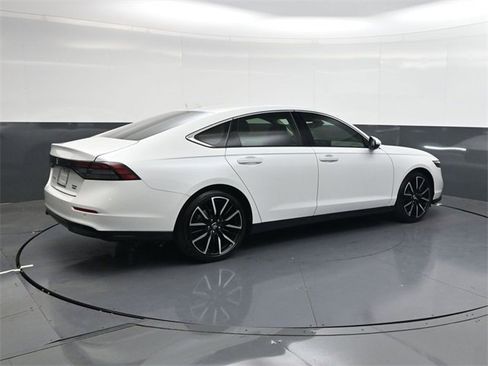 Used 2023 Honda Accord Touring image 4