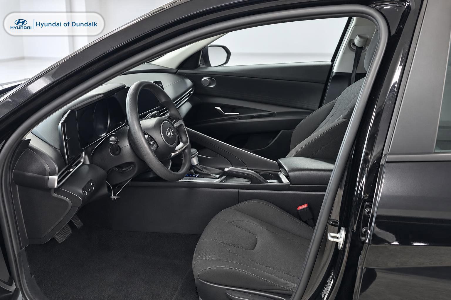 Used 2022 Hyundai Elantra SE FWD image 7
