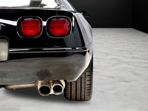 Used 1994 Chevrolet Corvette Coupe RWD image 33
