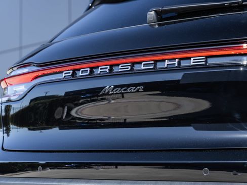 Certified 2026 Porsche Macan AWD/4WD image 15
