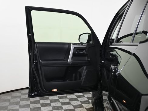 Used 2023 Toyota 4Runner SR5 Premium w/ Moonroof Package AWD/4WD image 28