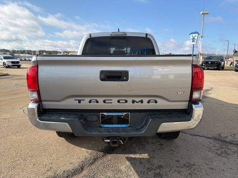 Used 2019 Toyota Tacoma TRD Off-Road image 6