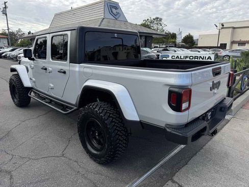 Used 2023 Jeep Gladiator Sport AWD/4WD image 3