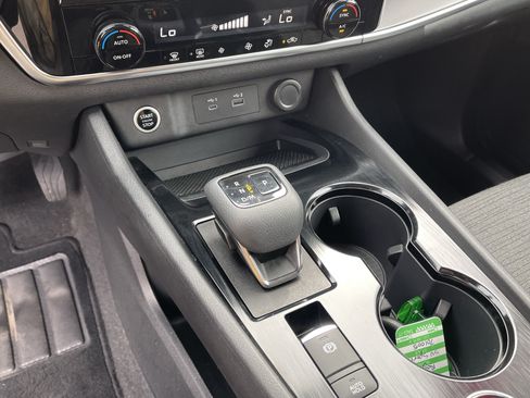 Used 2022 Nissan Rogue SV AWD/4WD image 24