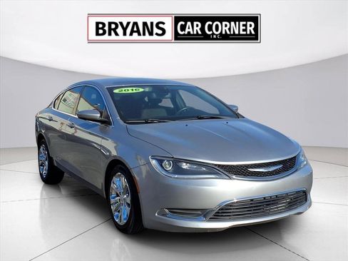 Used 2016 Chrysler 200 Limited image 17