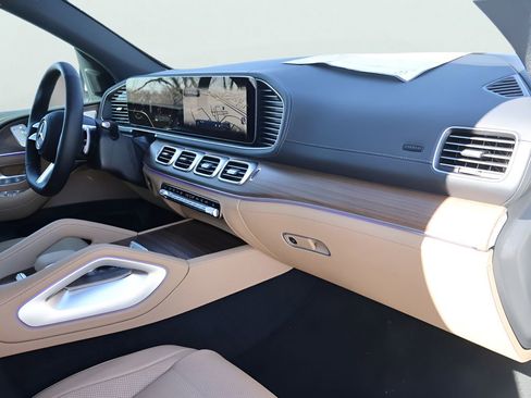 New 2026 Mercedes-Benz GLS 580 4MATIC image 11