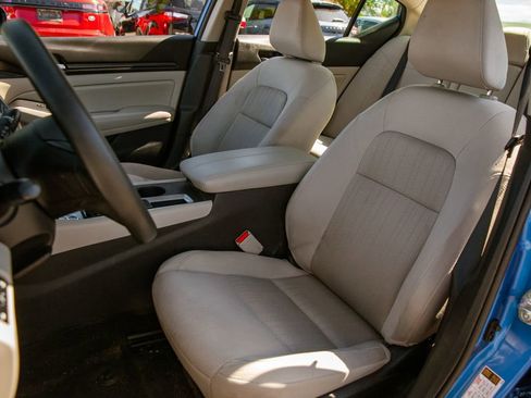 Used 2025 Nissan Altima 2.5 SV FWD image 13