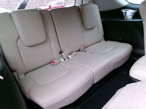 Used 2023 Nissan Armada SL w/ Captain's Chairs Package image 12