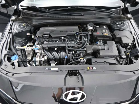 Used 2025 Hyundai Elantra SEL w/ Cargo Package FWD image 22
