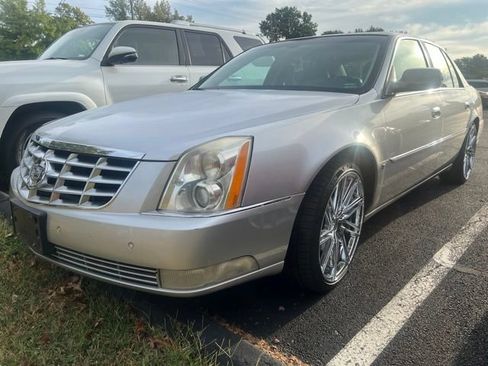 Used 2009 Cadillac DTS w/ Sun And Sound Package FWD image 1