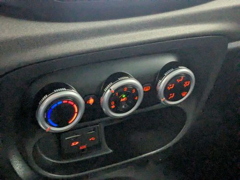 Used 2014 FIAT 500L Trekking FWD image 17
