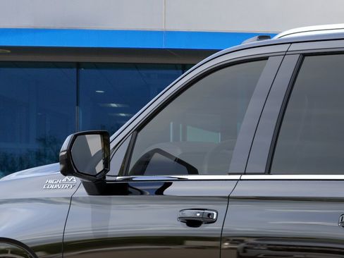 New 2026 Chevrolet Suburban High Country AWD/4WD image 12