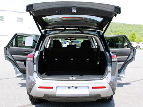 Used 2025 Nissan Pathfinder SL AWD/4WD image 14