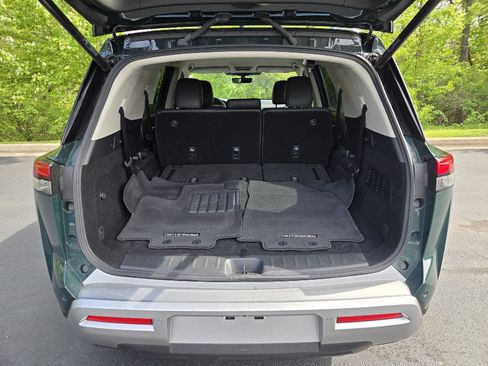 Used 2025 Nissan Pathfinder SL AWD/4WD image 9