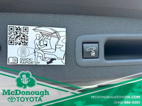 Used 2023 Toyota Sienna XLE FWD image 13