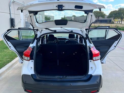 Used 2020 Nissan Kicks S FWD image 11