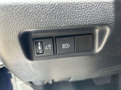 Used 2025 Toyota RAV4 XLE AWD/4WD image 15