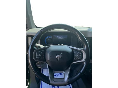 Used 2022 Ford Bronco Badlands image 7