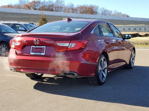 Certified 2018 Honda Accord Touring image 3