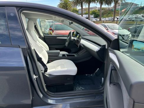Used 2023 Tesla Model Y Long Range image 36