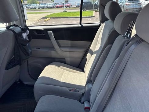 Used 2013 Toyota Highlander Plus AWD/4WD image 10