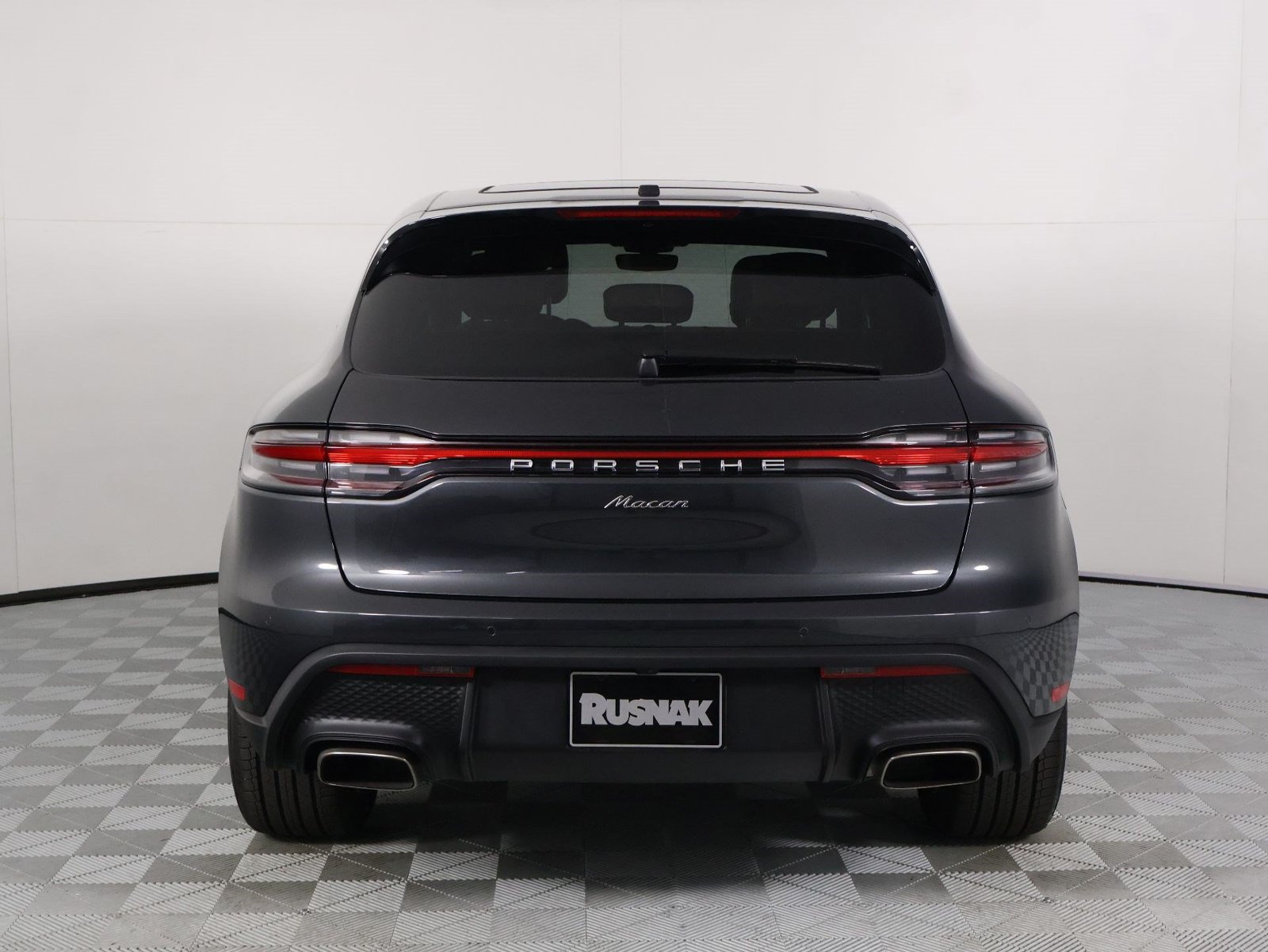 Certified 2026 Porsche Macan AWD/4WD image 6