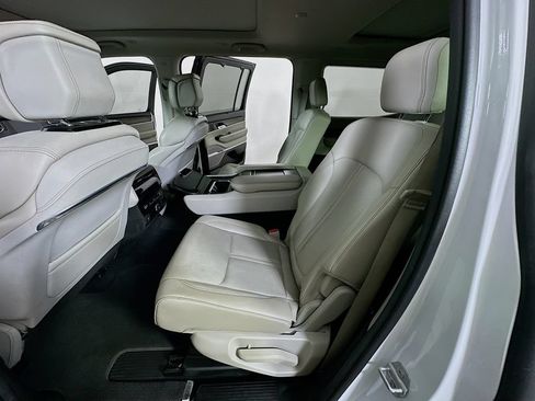 Used 2022 Jeep Grand Wagoneer Series I AWD/4WD image 15