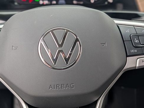 Used 2024 Volkswagen Atlas SE AWD/4WD image 29