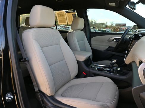 Used 2023 Chevrolet Traverse LT image 8