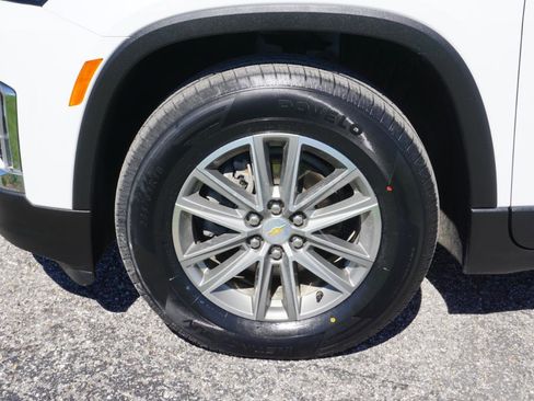 Used 2023 Chevrolet Traverse LT image 6