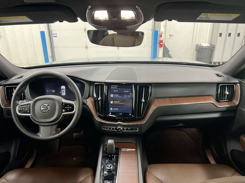 Used 2023 Volvo XC60 B5 Plus FWD image 10