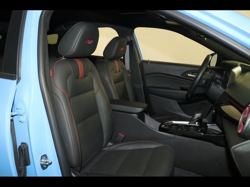 Used 2024 Chevrolet Trax RS w/ Sunroof Package image 28