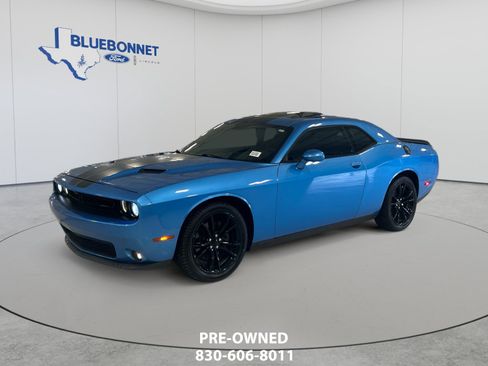 Used 2016 Dodge Challenger SXT Plus RWD image 1