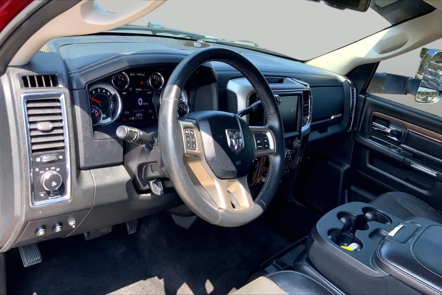 Used 2016 RAM 3500 Laramie w/ Cold Weather Group AWD/4WD image 17