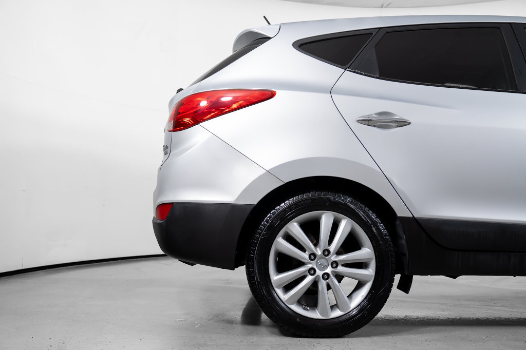 Used 2010 Hyundai Tucson Limited w/ Premium Pkg 4 FWD image 6