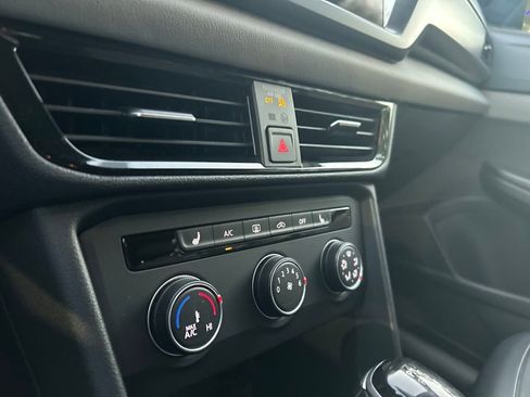 Used 2022 Volkswagen Taos SE w/ Driver Assistance Package image 52