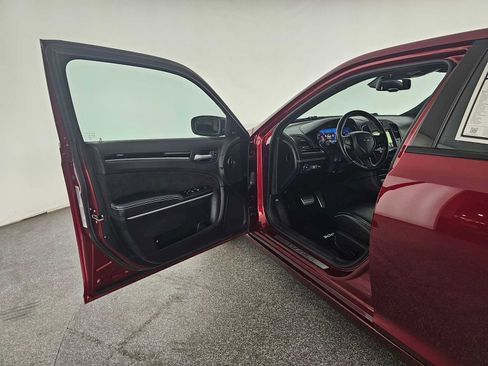 Used 2023 Chrysler 300 C image 19
