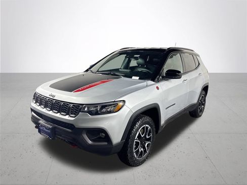 Used 2024 Jeep Compass Trailhawk AWD/4WD image 2