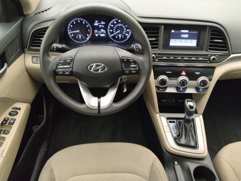 Used 2019 Hyundai Elantra SE FWD image 22