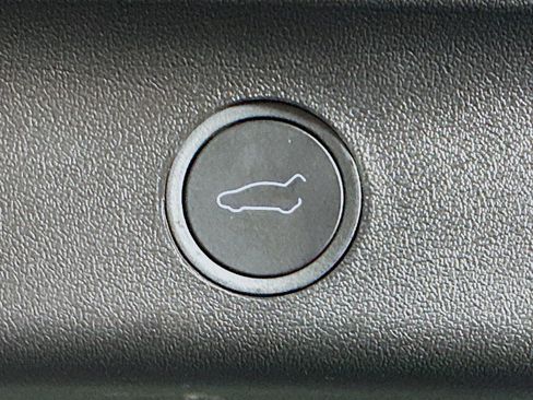 Used 2024 Tesla Model Y Long Range AWD/4WD image 28