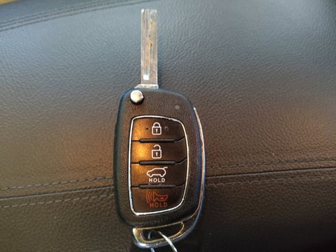 Used 2018 Hyundai Santa Fe Sport FWD image 32
