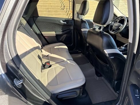 Used 2020 Ford Escape Titanium image 13