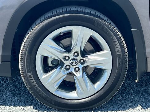 Used 2017 Toyota Highlander Limited w/ Carpet Mat Package AWD/4WD image 39